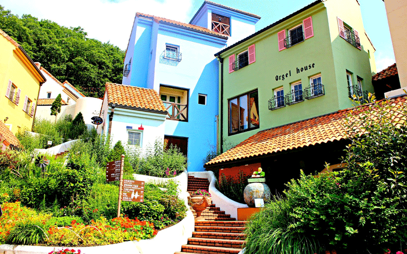 16 ngôi nhà với kiểu kiến trúc độc đáo, màu sắc bắt mắt