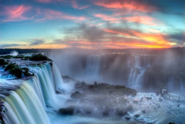 Thác Iguazu, Argentina và Brazil