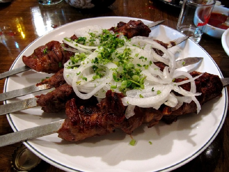 Kebab là món thịt nướng đặc trưng ở Uzbekistan