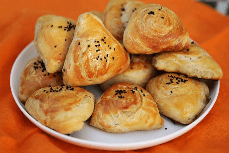 Samsa là một trong 8 món ngon nức tiếng của ẩm thực Uzbekistan