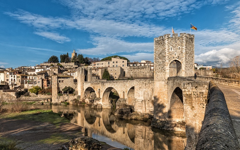 Besalú - một trong những ngôi làng cổ đẹp nhất còn được lưu giữ vẹn nguyên của Tây Ban Nha