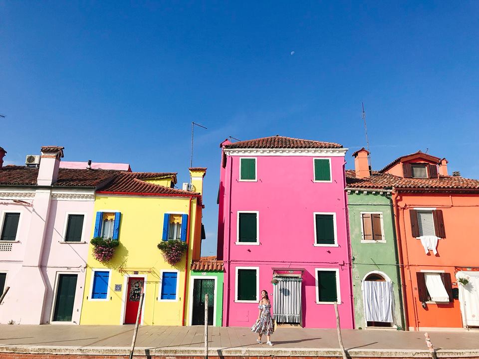 Ngày nay, chính màu sắc của các ngôi nhà giúp Burano được thế giới biết đến