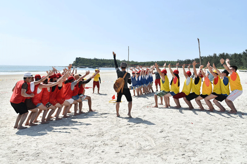 Bãi biển Vịnh Hòa được rất nhiều khách du lịch chọn để tổ chức những hoạt động teambuilding
