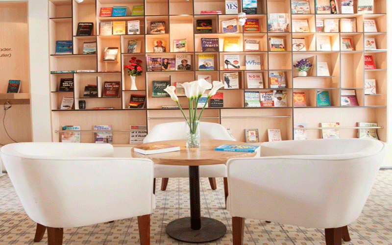 Choáng ngợp với không gian đầy ắp sách ở Fyi Bookcafé