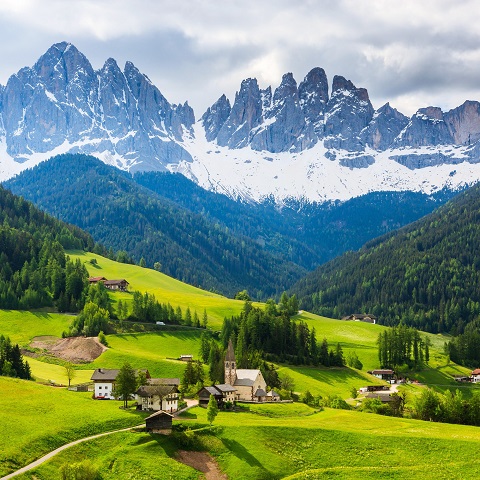 Những giấc mơ của thế giới khác về Dolomites Ý