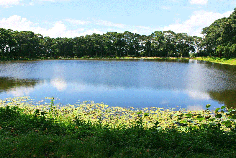 Khu hồ gắn liền với những truyền thuyết xa xưa