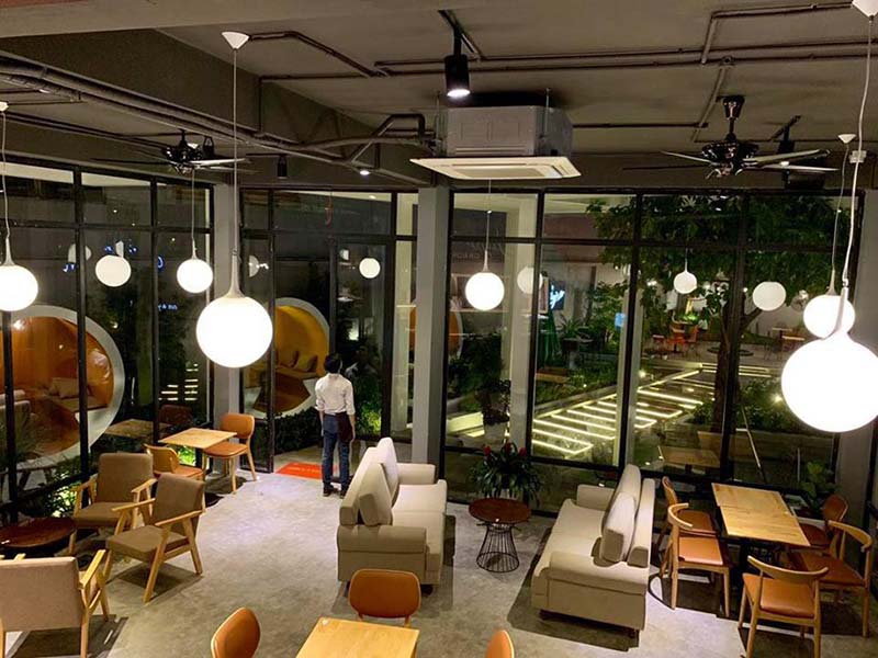 Phát hiện Lily’s Garden quán cafe "ống cống - cầu kính" độc nhất Sài Gòn