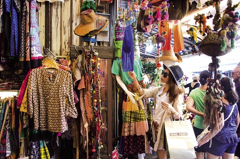 Chợ Pratunam với đa dạng các mặt hàng thời trang