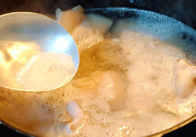 Nước súp được nấu hoàn toàn từ xương nên rất ngọt