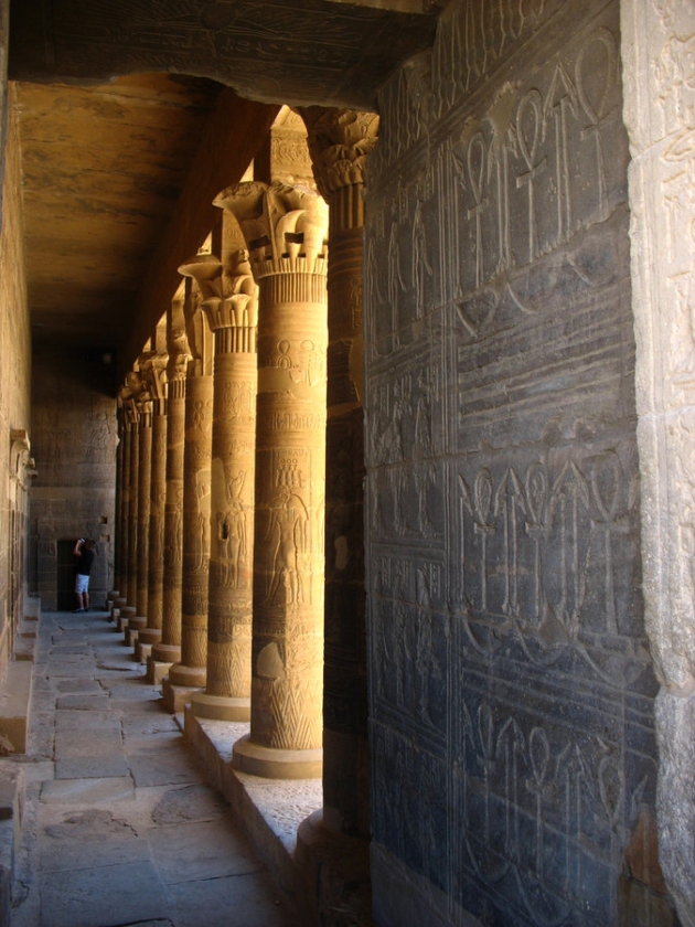 10 ngôi đền cố xưa huyền bí nhất Ai Cập