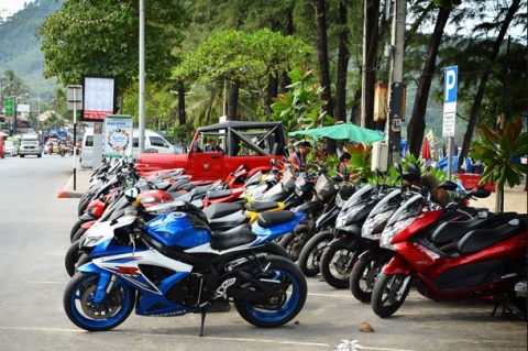 Thuê xe máy ở Thái giá thông thường khoảng 150bath/chiếc/ngày