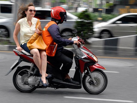 Xe ôm cũng là phương tiện đi lại tiện lợi đối với du khách ở Thái
