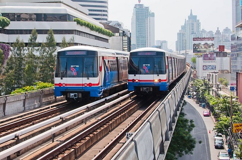 Bangkok Skytrain (BTS) có 2 tuyến đi qua các điểm tham quan nổi tiếng