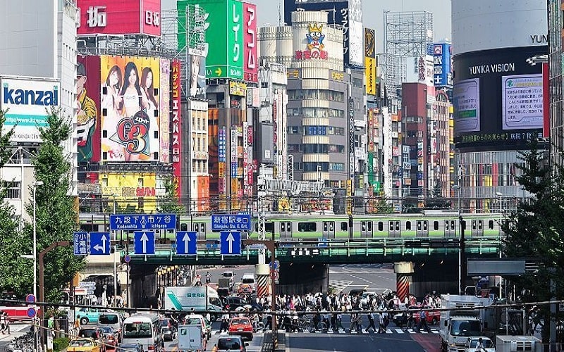 Shinjuku có khá nhiều cửa hàng nổi tiếng thế giới