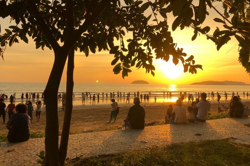 Bãi biển Tanjung Aru của Sabah là một địa điểm nổi tiếng để ngắm hoàng hôn 