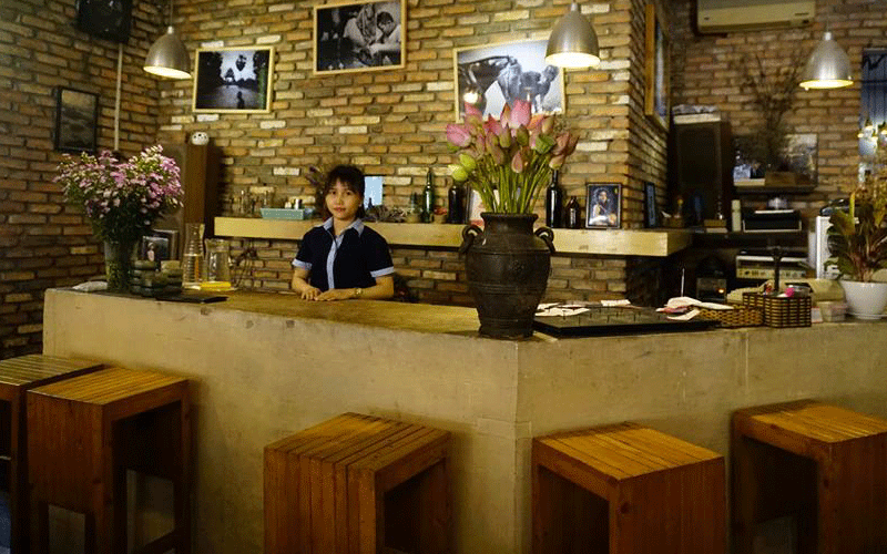 Gam màu xám đặc trưng ở Trầm cafe 