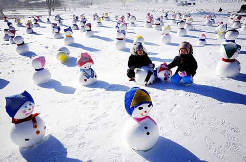 Những người tuyết trong lễ hội Lễ hội Tuyết núi Taebaeksan