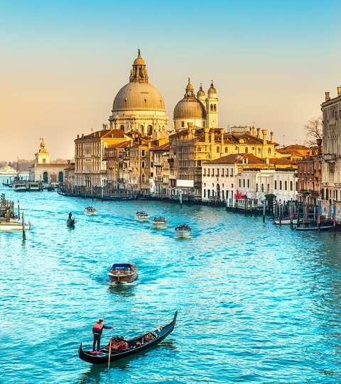 Những con kênh xanh mướt và mang tính biểu tượng của Venice