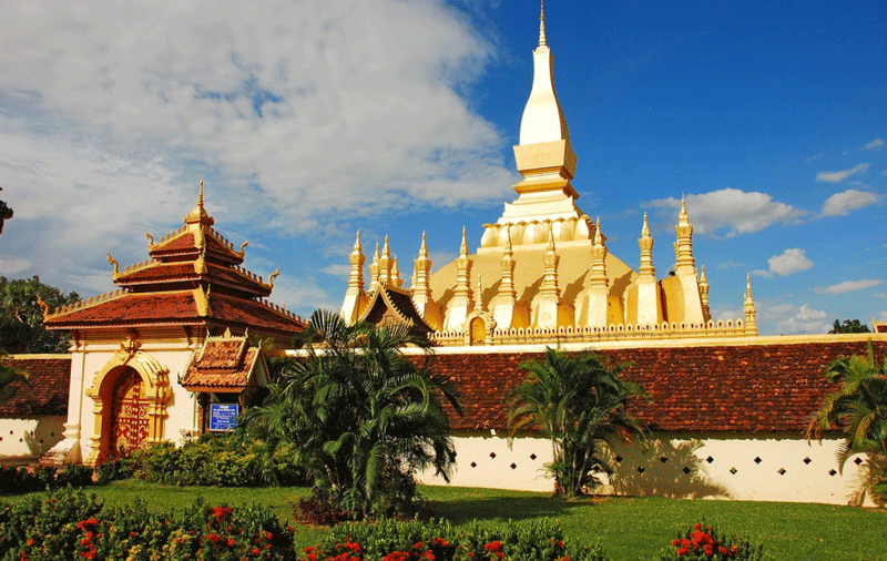 Toàn cảnh ngôi tháp Pha That Luang