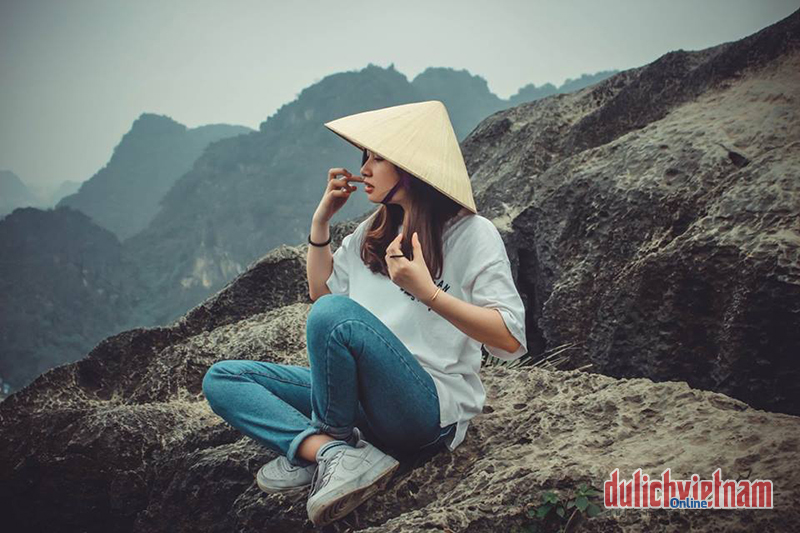 Về Ninh Bình xuôi dòng nước bạc, ngắm mặt gương soi