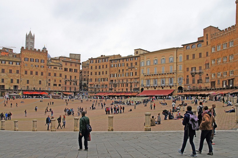 Piazza del Campo ở thành phố Sien, Tuscany Italy