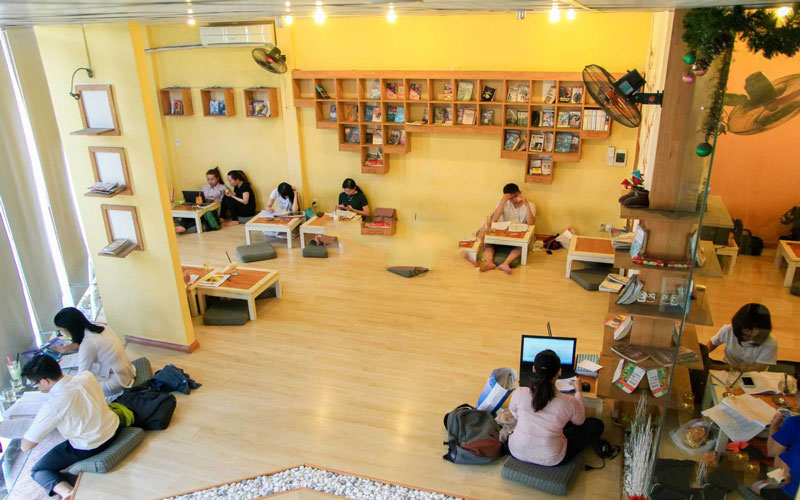 Velo Book Café được xem là địa điểm lý tưởng cho những bạn mê sách
