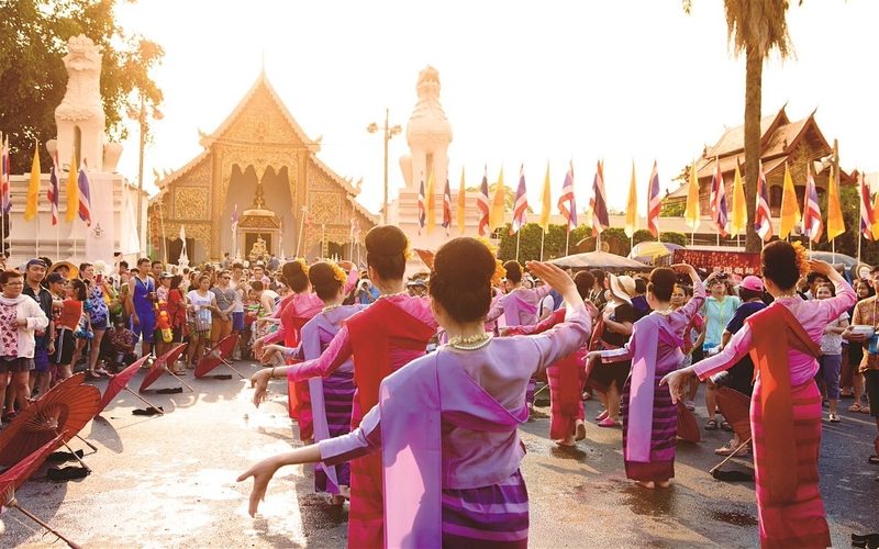 Tưng bừng lễ hội té nước Songkran đón năm mới ở Chiang Mai