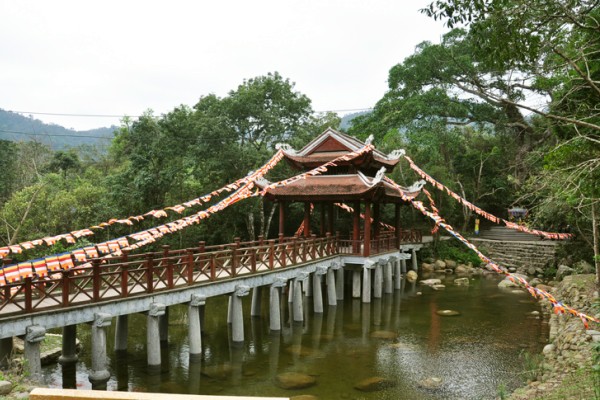 Xuân sang hành hương về Yên Tử 