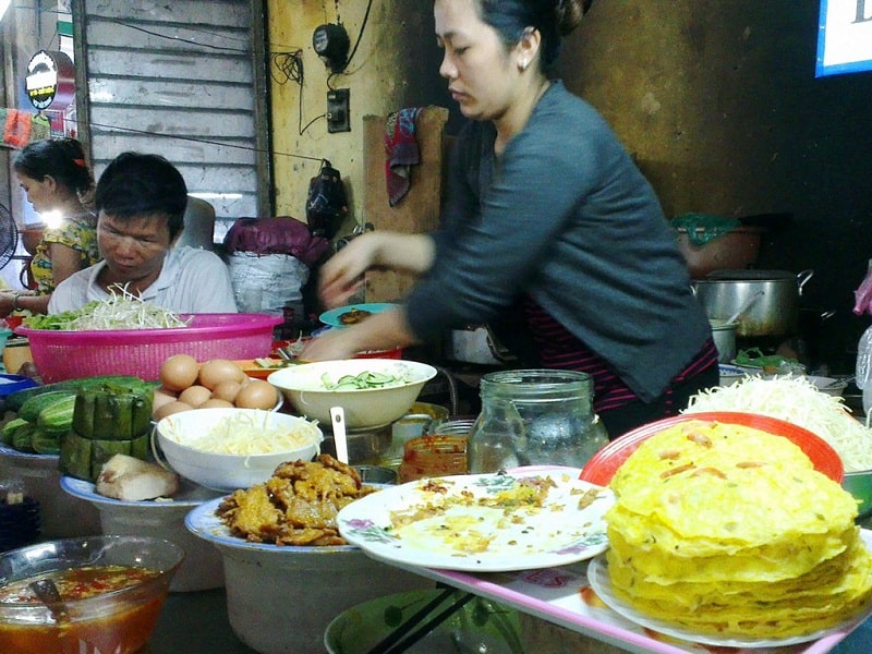 Hàng bánh xèo ăn là nghiện tại chợ Cồn Đà Nẵng