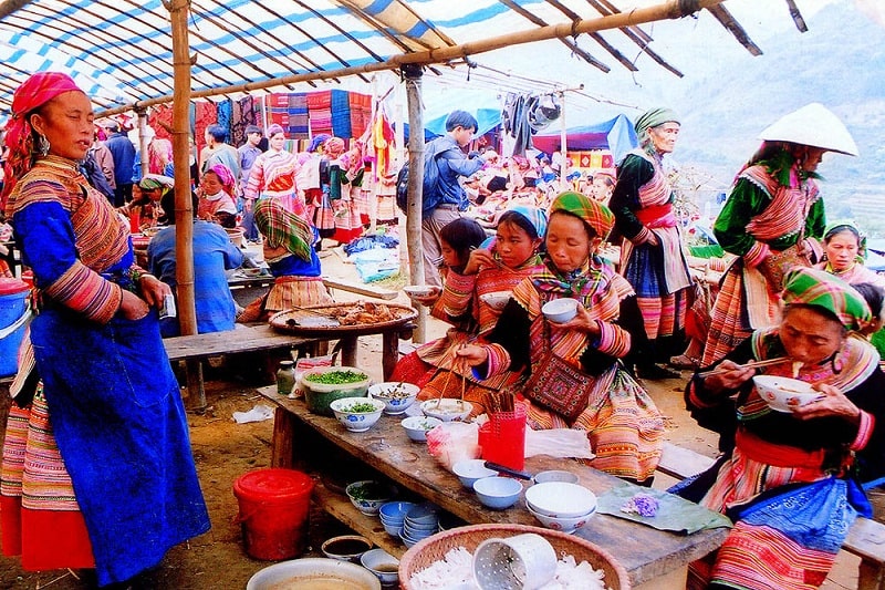 Chợ phiên Cán Cấu nhộn nhịp không thua kém chợ phiên khác