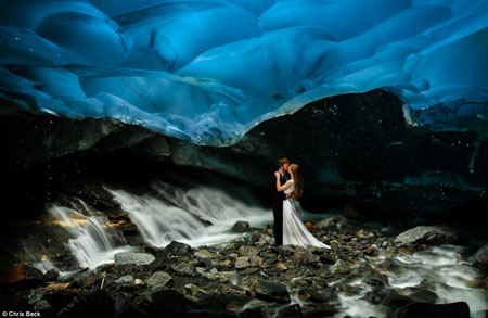 Bộ ảnh cưới chụp trong hang băng