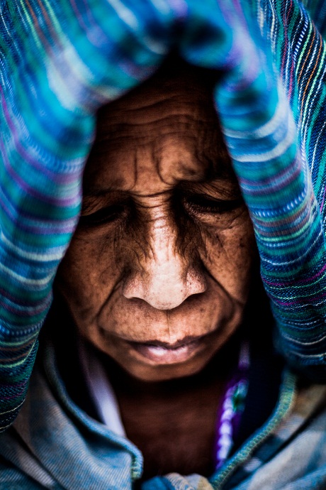 Bức ảnh b&agrave;n tay cụ b&agrave; ở Hội An được National Geographic đ&aacute;nh gi&aacute; cao
