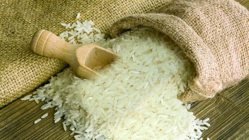Gạo làm bánh là gạo tẻ thơm ngon nhất, được chọn lọc kỹ càng