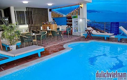 Bể bơi khách sạn Victorian Nha Trang