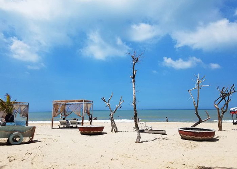 Hè rong chơi nơi bãi biển Cam Bình – thị xã LaGi