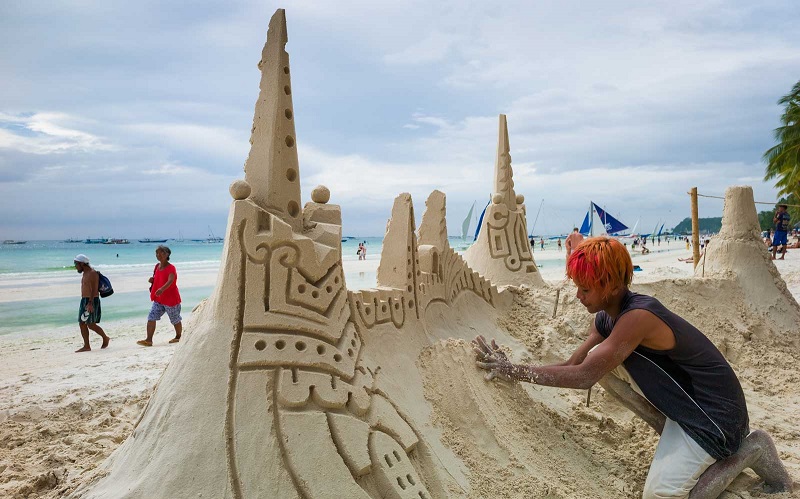 cấm xây lâu đài cát tại Boracay