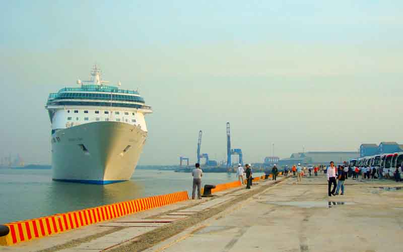 Tàu Costa Venezia đưa 5000 du khách quốc tế cập cảng Phú Mỹ