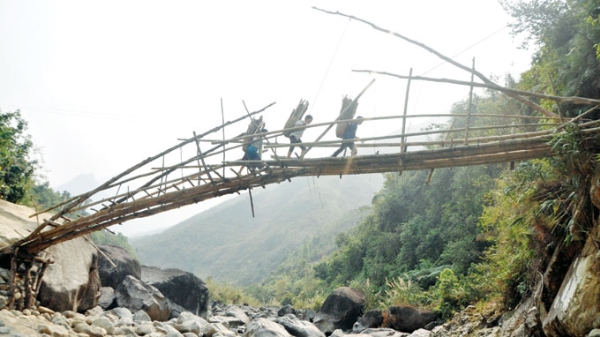 Những chiếc cầu treo đáng sợ nhất Việt Nam2