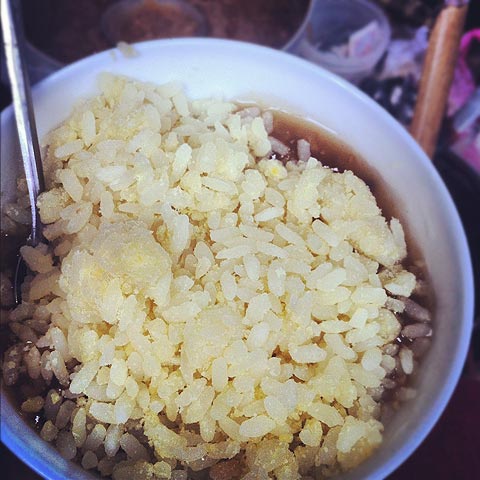 Sưởi ấm m&ugrave;a đ&ocirc;ng bằng x&ocirc;i ch&egrave; b&agrave; cốt H&agrave;ng Bồ