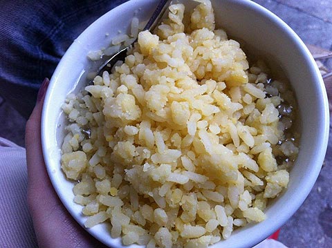 Sưởi ấm m&ugrave;a đ&ocirc;ng bằng x&ocirc;i ch&egrave; b&agrave; cốt H&agrave;ng Bồ