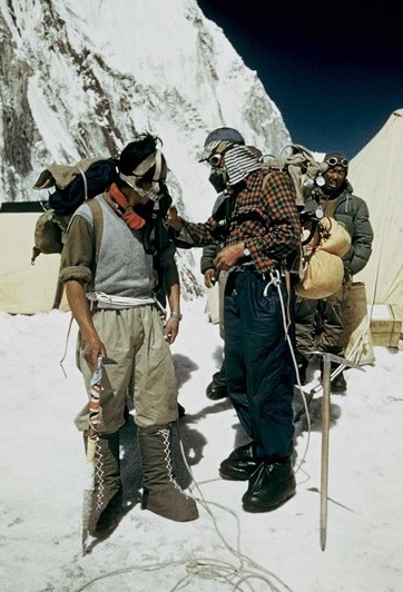 Ch&ugrave;m ảnh lịch sử của người đầu ti&ecirc;n chinh phục Everest