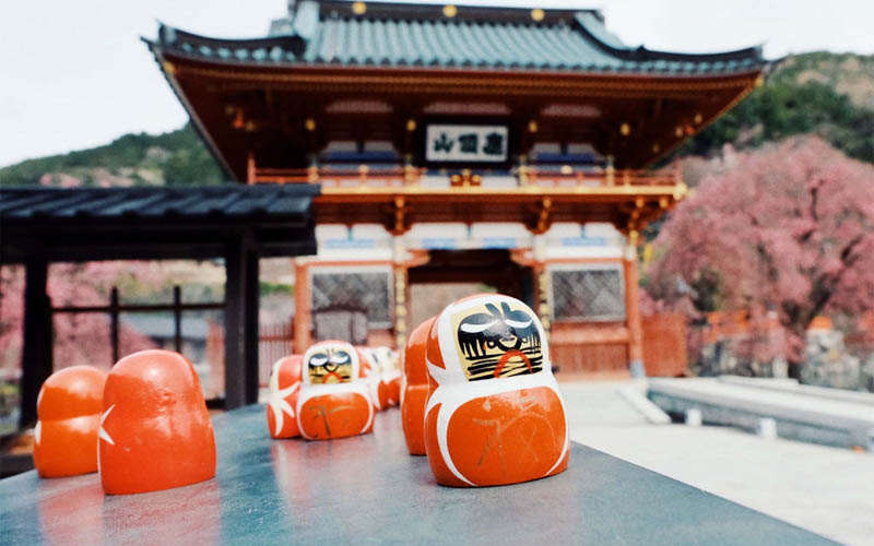 Ghé thăm ngôi chùa Katsuo – nơi chứa hàng nghìn búp bê may mắn Daruma 