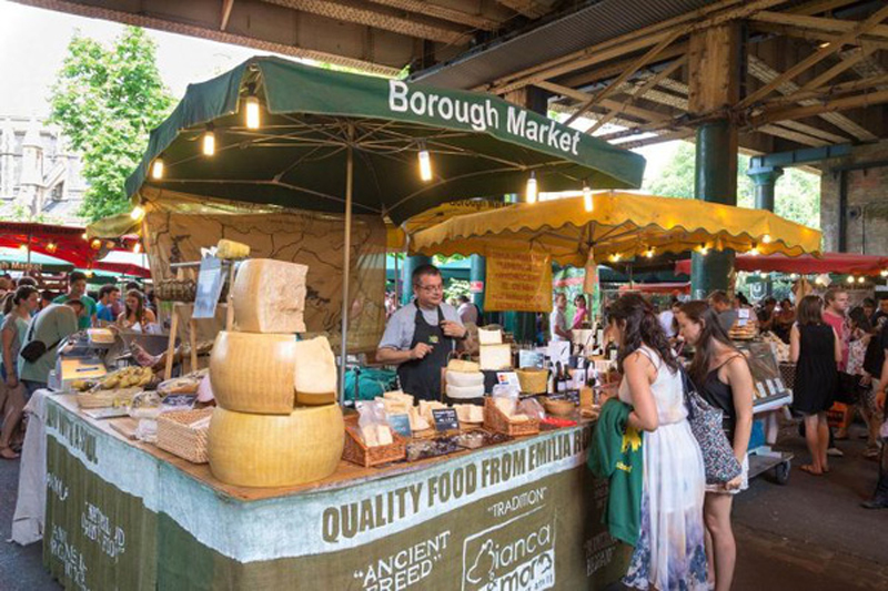 Một trong những khu chợ thực phẩm nổi tiếng là Borough
