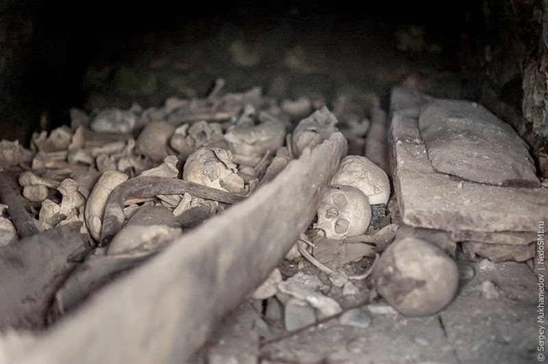 Những xác chết trong hầm mộ