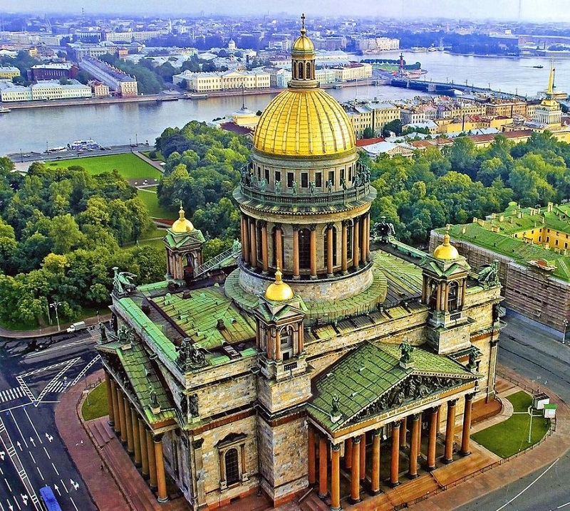 Nhà thờ Thánh Isaac ở St. Petersburg.