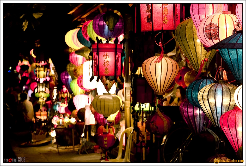 Tổ chức lễ hội đ&egrave;n lồng mừng xu&acirc;n Qu&yacute; Tỵ