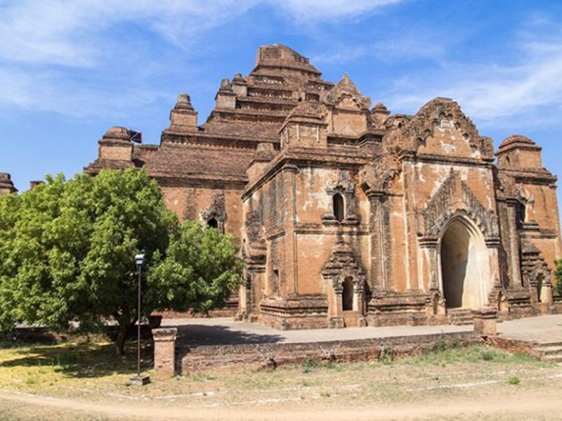 Ước tính đã có hơn 6 triệu viên gạch được dùng để xây dựng ngôi đền này.