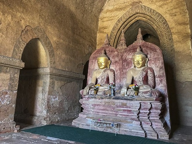 Tượng phật đôi độc đáo trong ngôi đền Dhammayangyi.