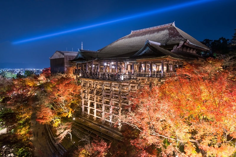 Cảnh quan Đền Kiyomizu-dera mùa thu