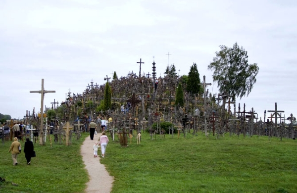 Bí ẩn khu đồi thánh giá ở Lithuania